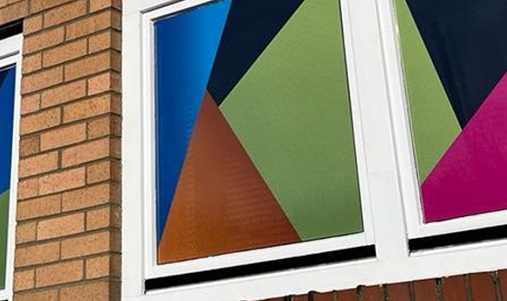 Adverset choose Contravision!