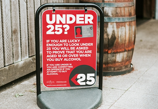 Swing pavement display