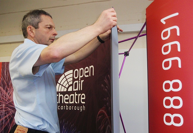 Fixing the graphic panel to the frame